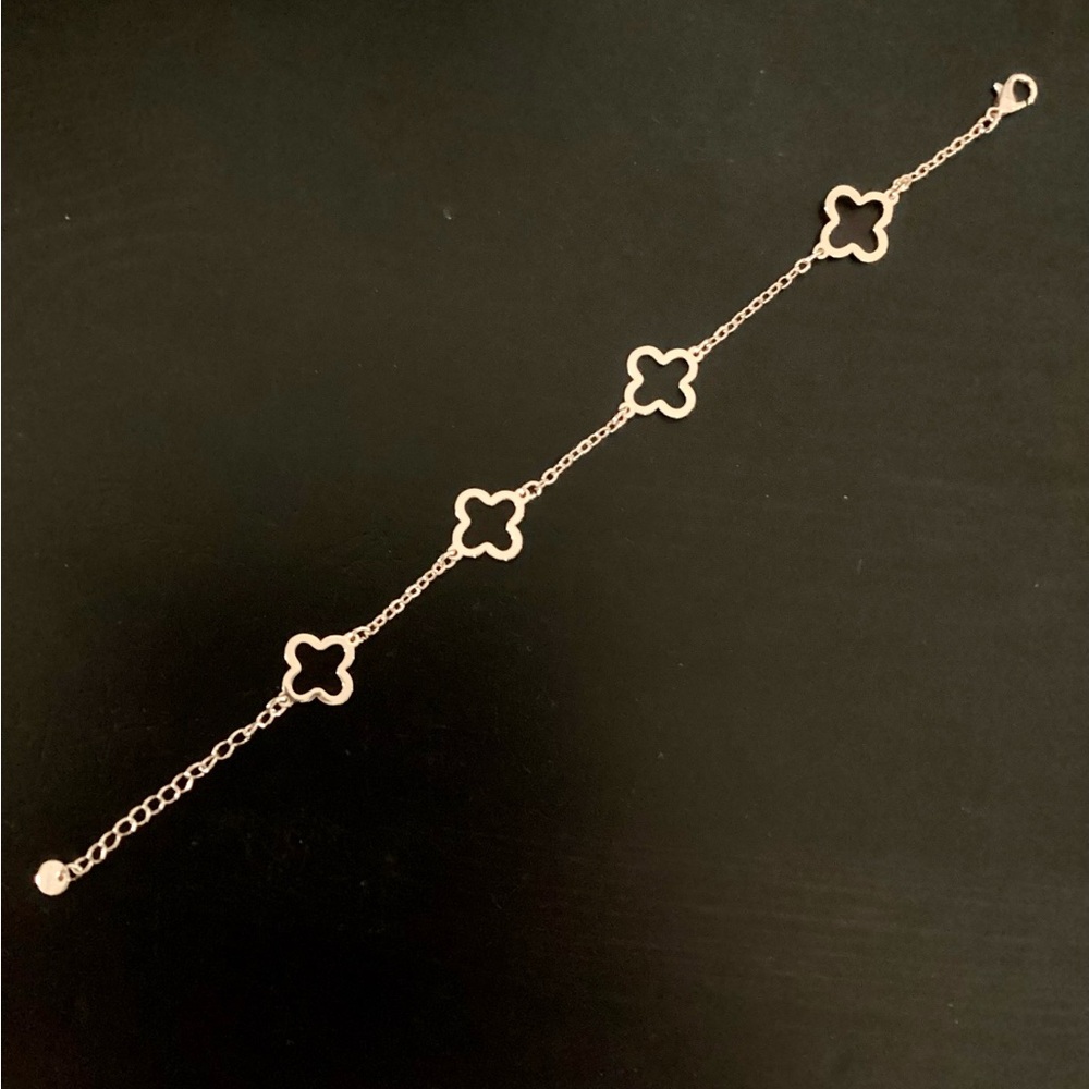 Chic Gold Elegant Clover-Link Bracelet – Delicate & Timeless